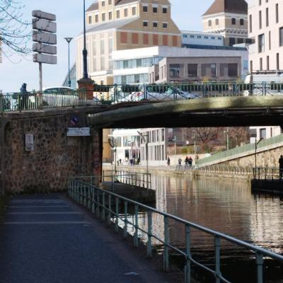 Canal de l ourq a la villette00a